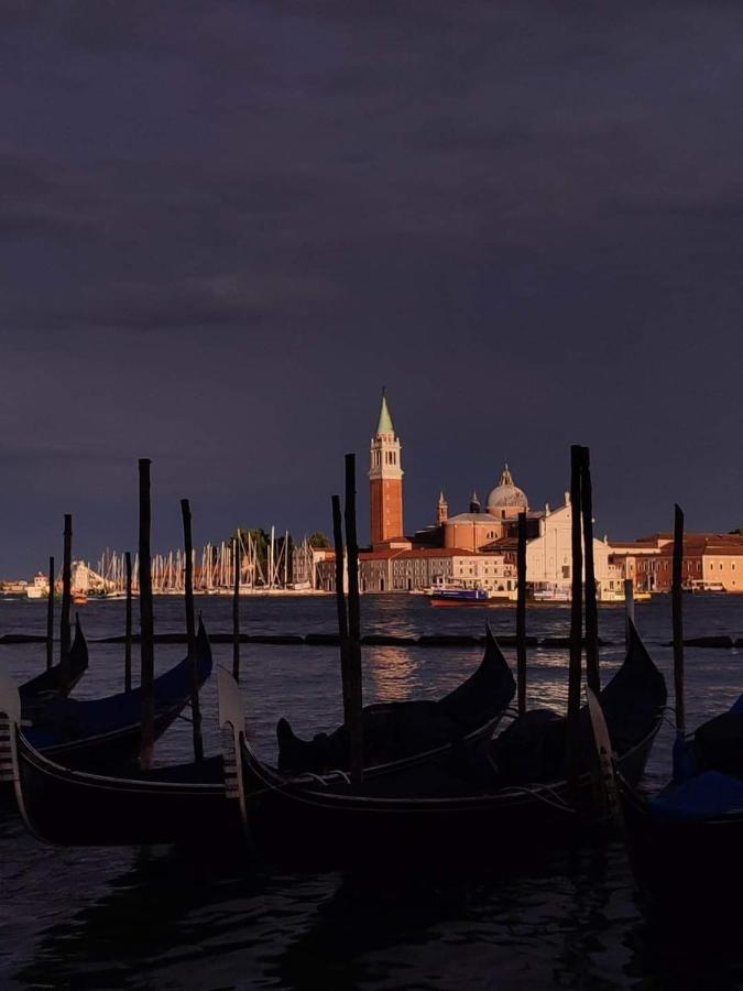 Angolo Di Pace A Pochi Passi Dal Centro E Dal Mare Lido di Venezia Luaran gambar
